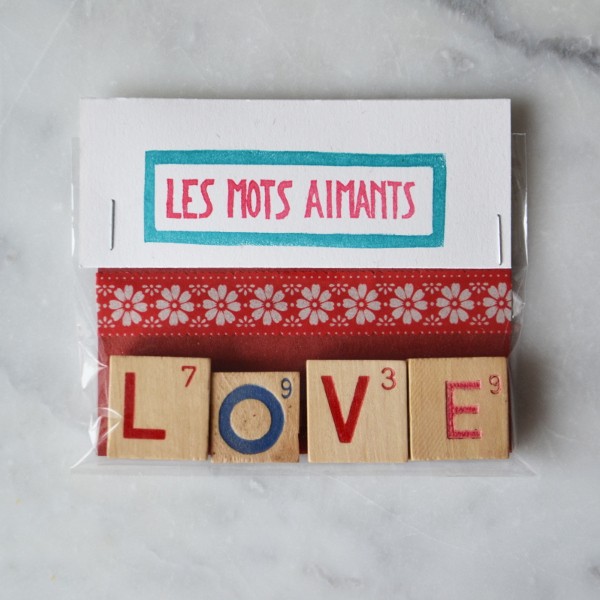 Les mots aimants « LOVE » multicolor