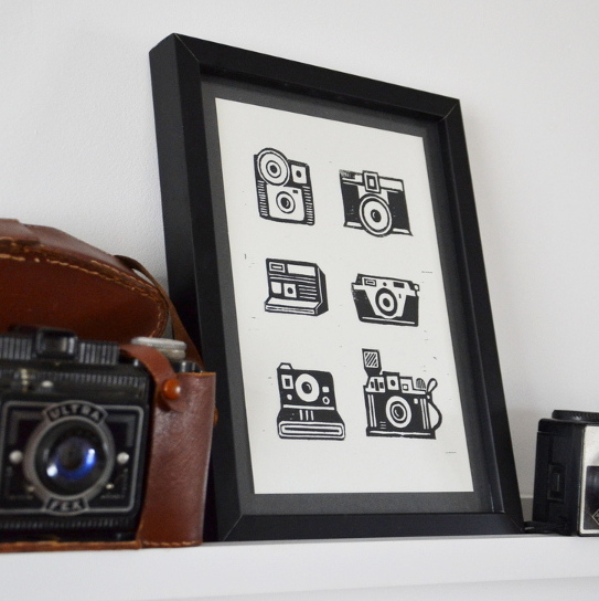 Petite linogravure appareils photo vintage