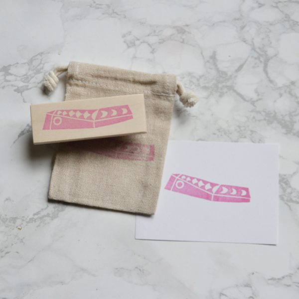 Tampon porte-bonheur japonais : le poisson koi en bois