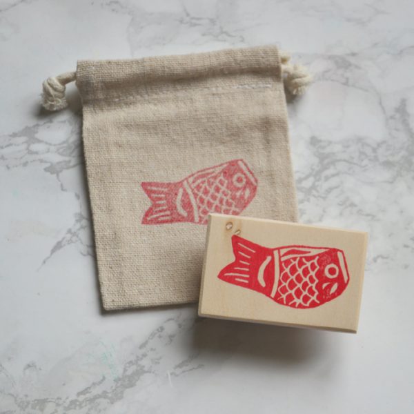 Tampon porte-bonheur japonais : Le poisson koi hariko