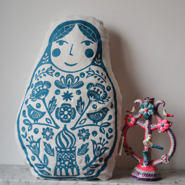 Coussin imprimé « poupée russe – matriochka »