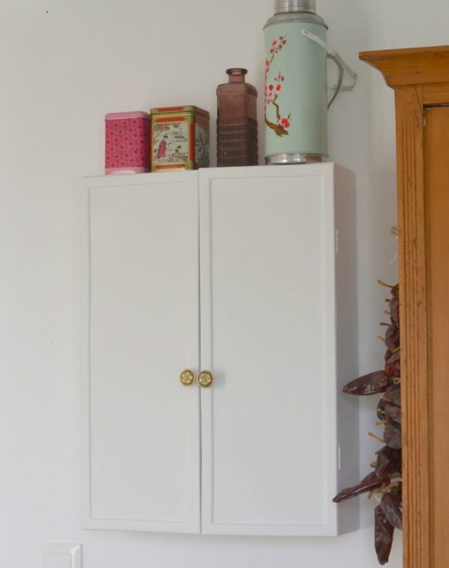 Une armoirette murale dans la cuisine
